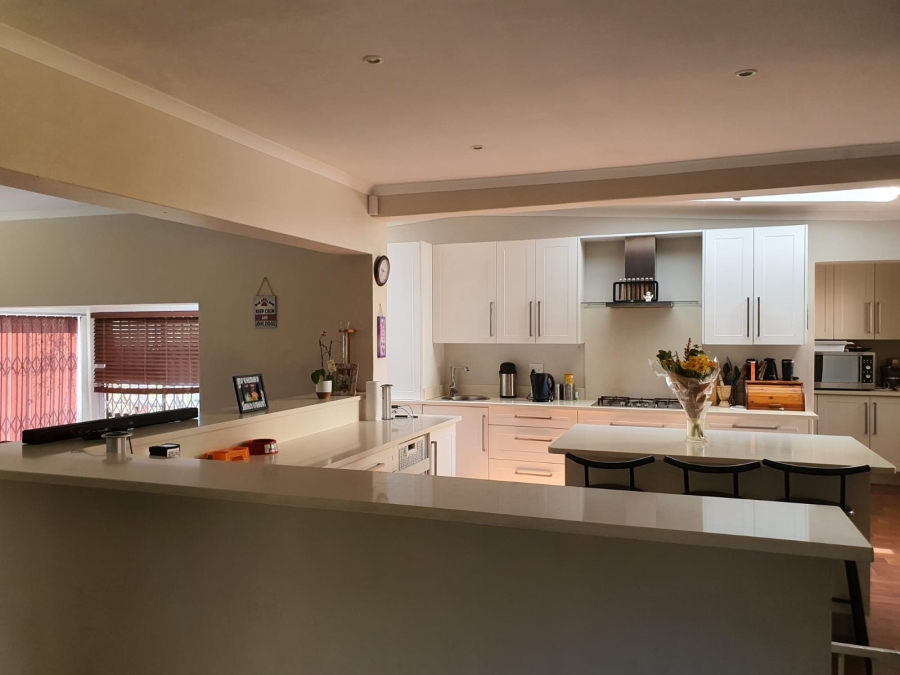 5 Bedroom Property for Sale in Gonubie North Eastern Cape